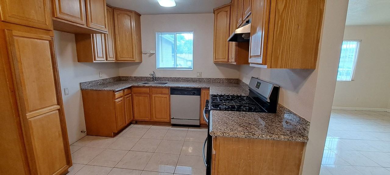 355 Spindrift Way - Photo 6 of 27