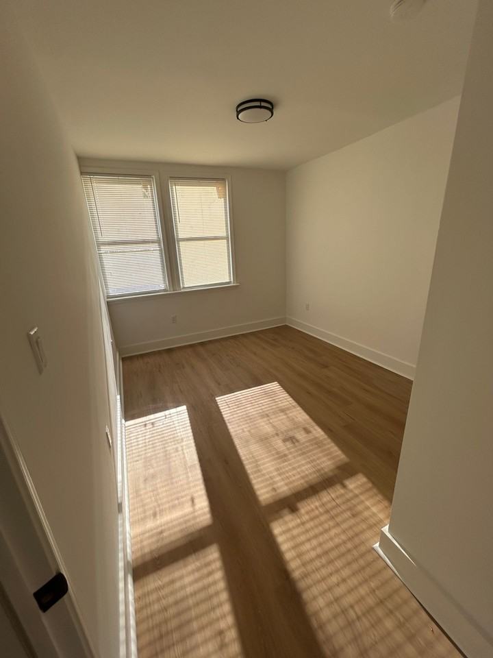 25% Off Dec Rent for 12/15/25 Lease up BAND NEW 2 + 1 /// low utilities - Photo 4 of 6