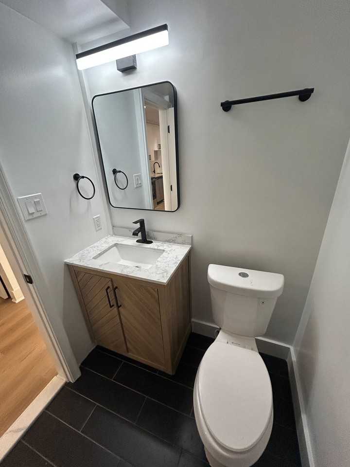 25% Off Dec Rent for 12/15/25 Lease up BAND NEW 2 + 1 /// low utilities - Photo 5 of 6