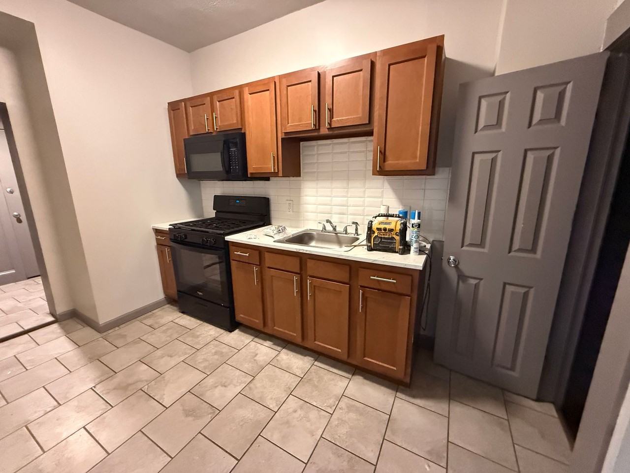 4027 Belwood Ave - Photo 3 of 17