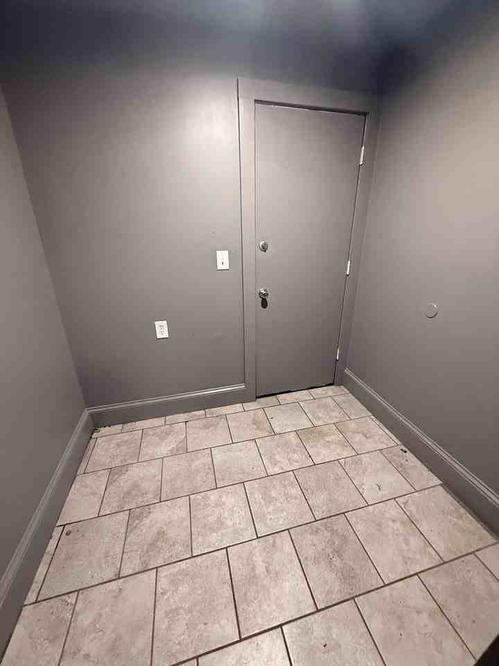 4027 Belwood Ave - Photo 4 of 17