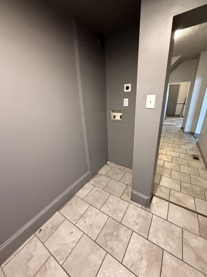 4027 Belwood Ave - Photo 5 of 17