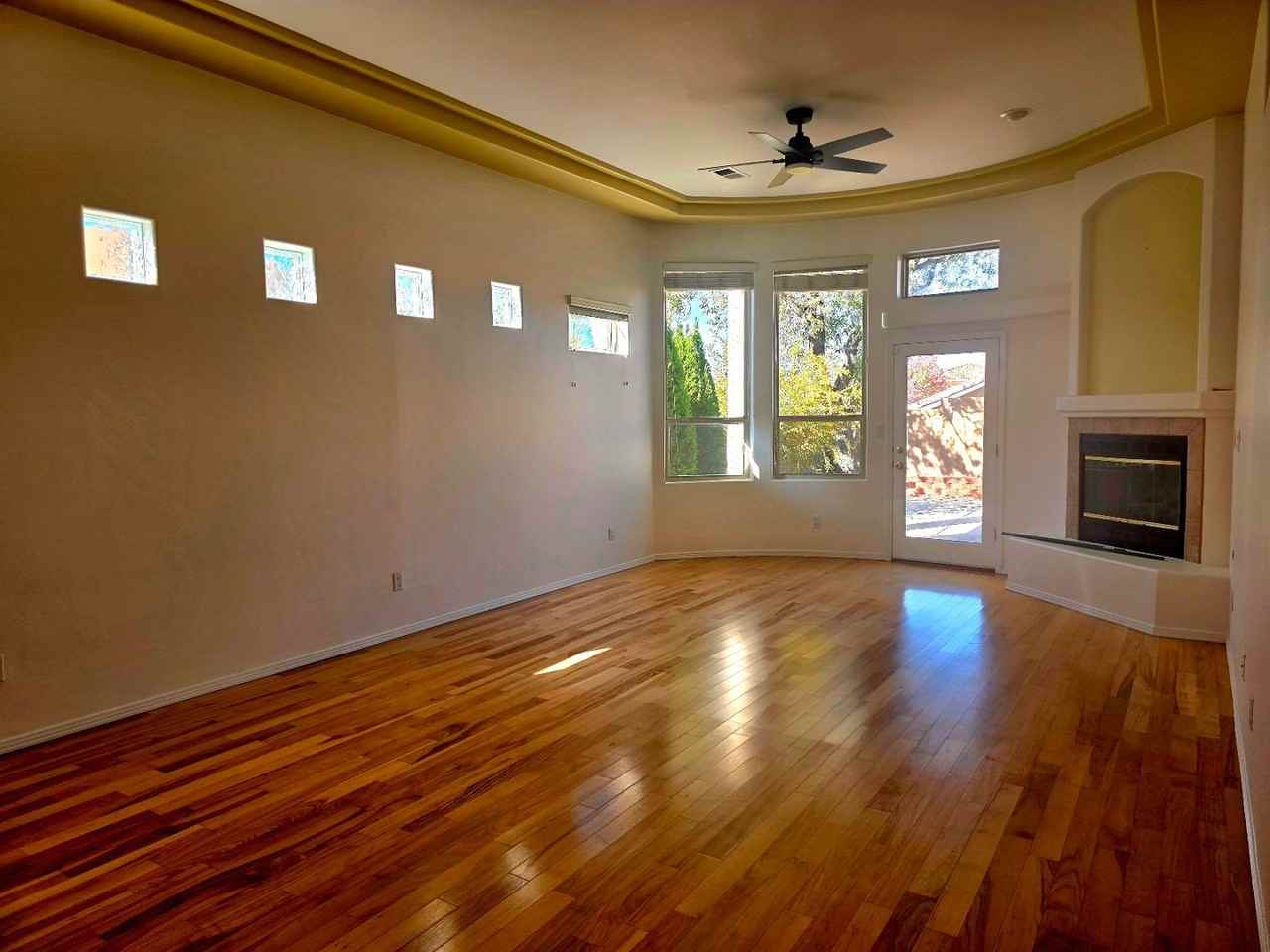 7327 Blue Cypress Ave Ne - Photo 5 of 28