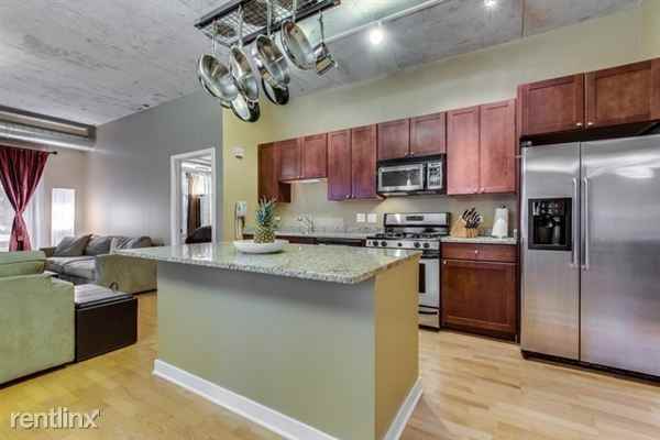 1000 N Kingsbury St - Photo 3 of 10