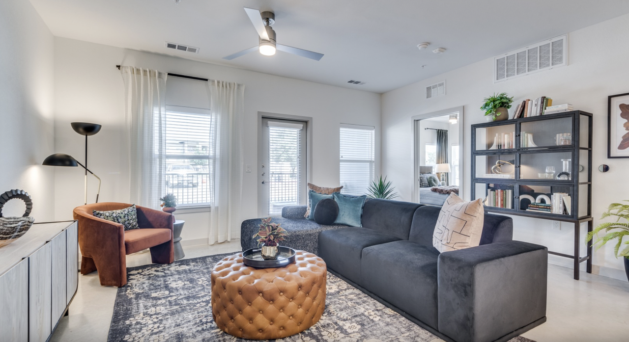 8113 South Interstate 35 Frontage Road - Photo 2 of 8