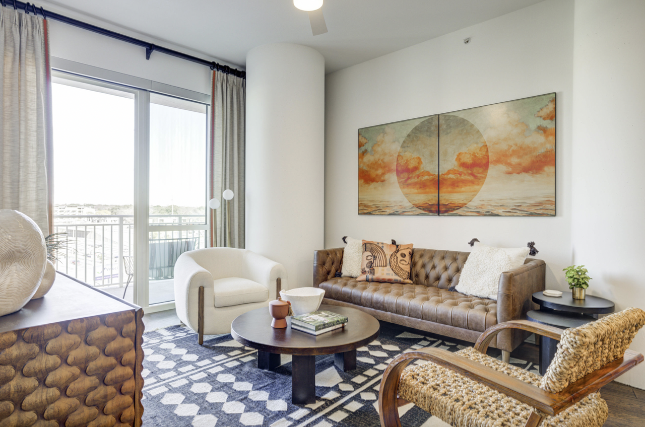 900 North Interstate Highway 35 - Photo 3 of 10