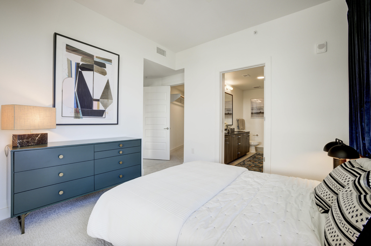 900 North Interstate Highway 35 - Photo 5 of 10