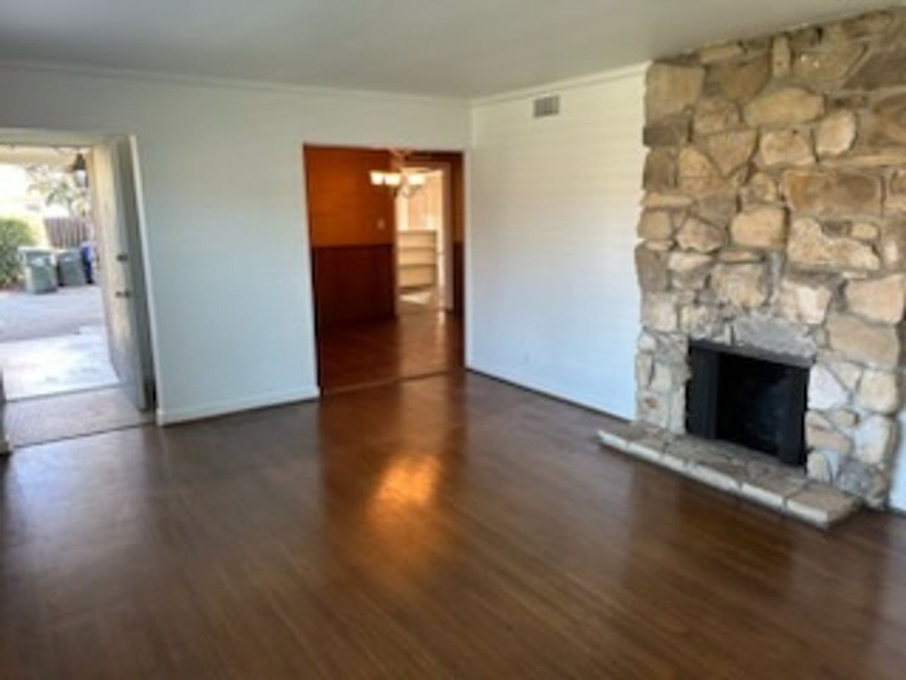 2240 Irvin Way - Photo 2 of 17