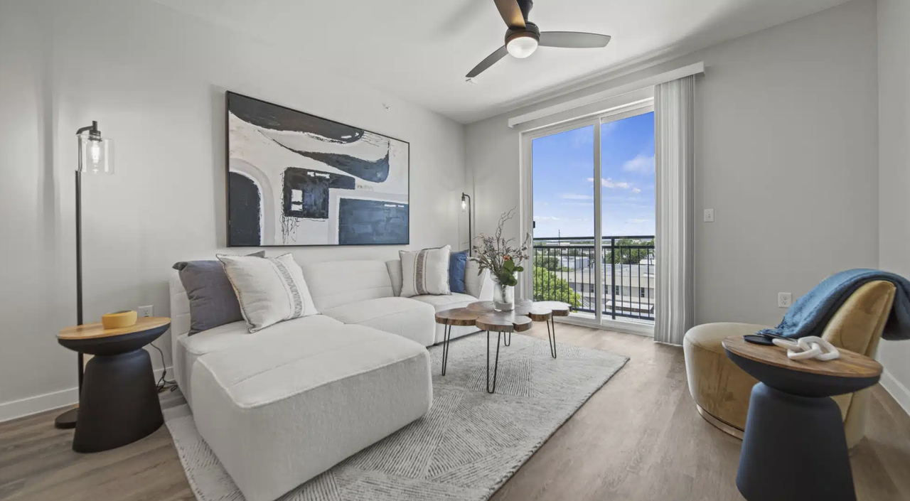 6812 North Lamar Boulevard - Photo 2 of 15