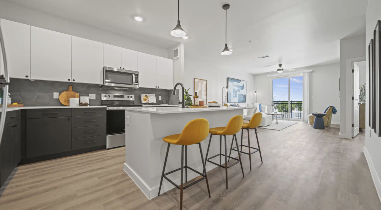 6812 North Lamar Boulevard - Photo 3 of 15