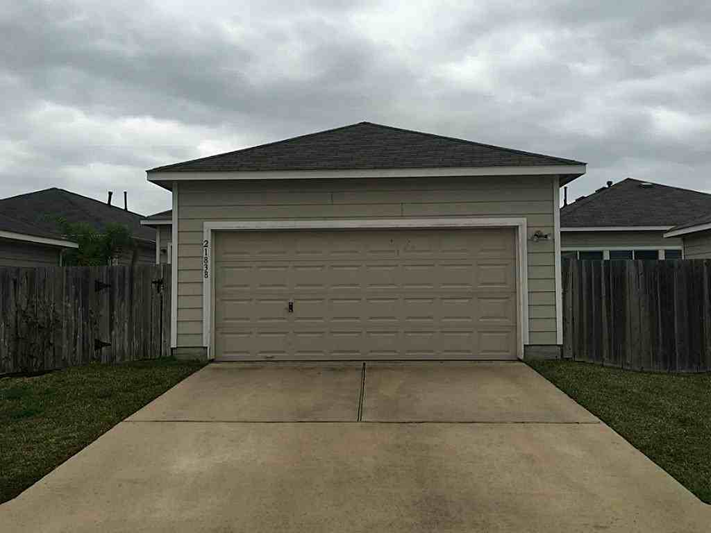 21838 Grassy Hill Ln - Photo 2 of 9