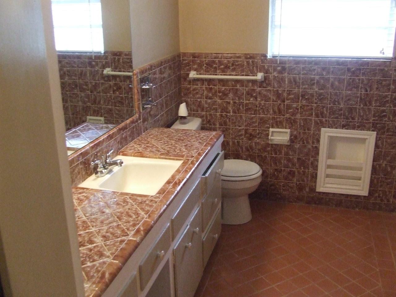 5725 Trail Lake Dr - Photo 3 of 8