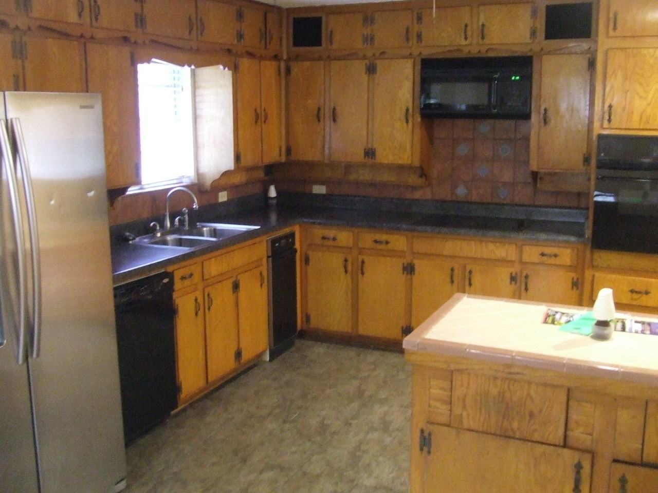 5725 Trail Lake Dr - Photo 4 of 8