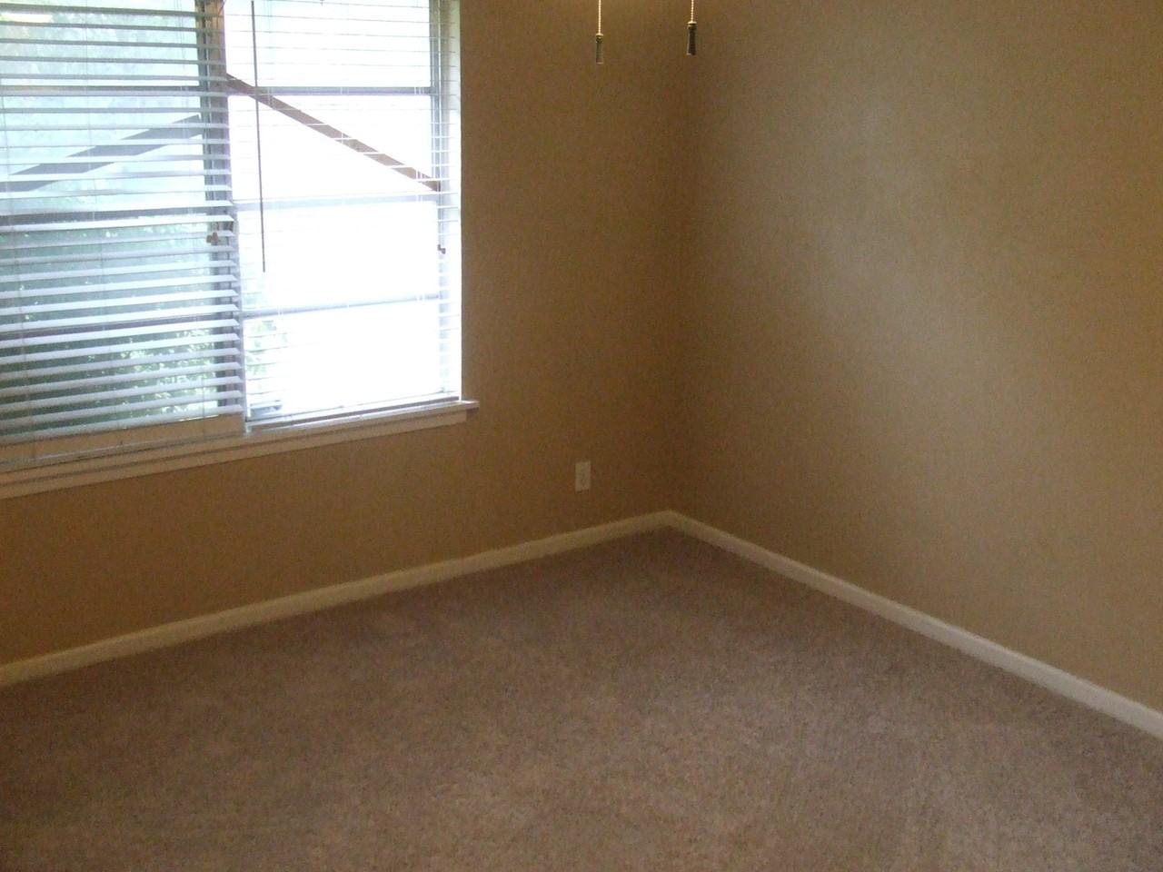 5725 Trail Lake Dr - Photo 5 of 8