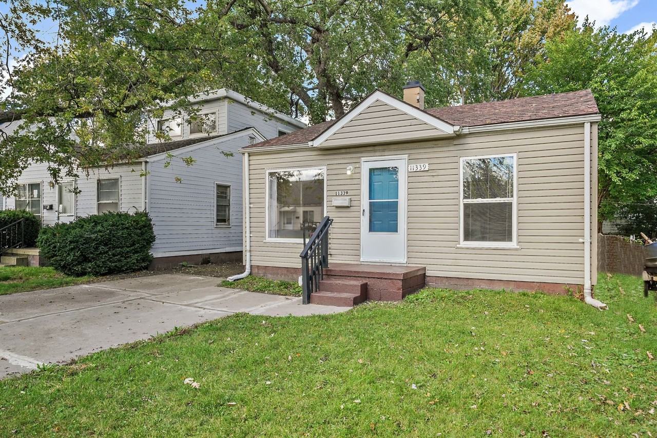 11339 Rivard Ave - Photo 2 of 18