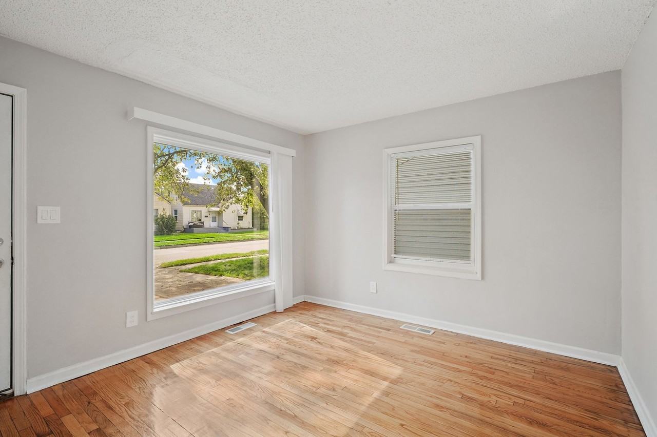 11339 Rivard Ave - Photo 3 of 18