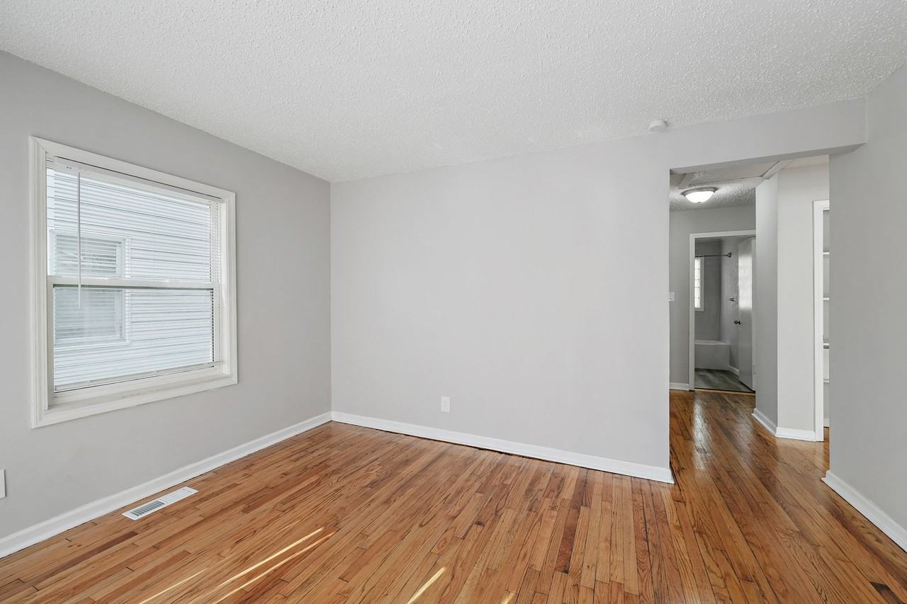 11339 Rivard Ave - Photo 5 of 18