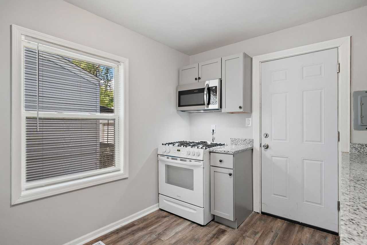 11339 Rivard Ave - Photo 7 of 18