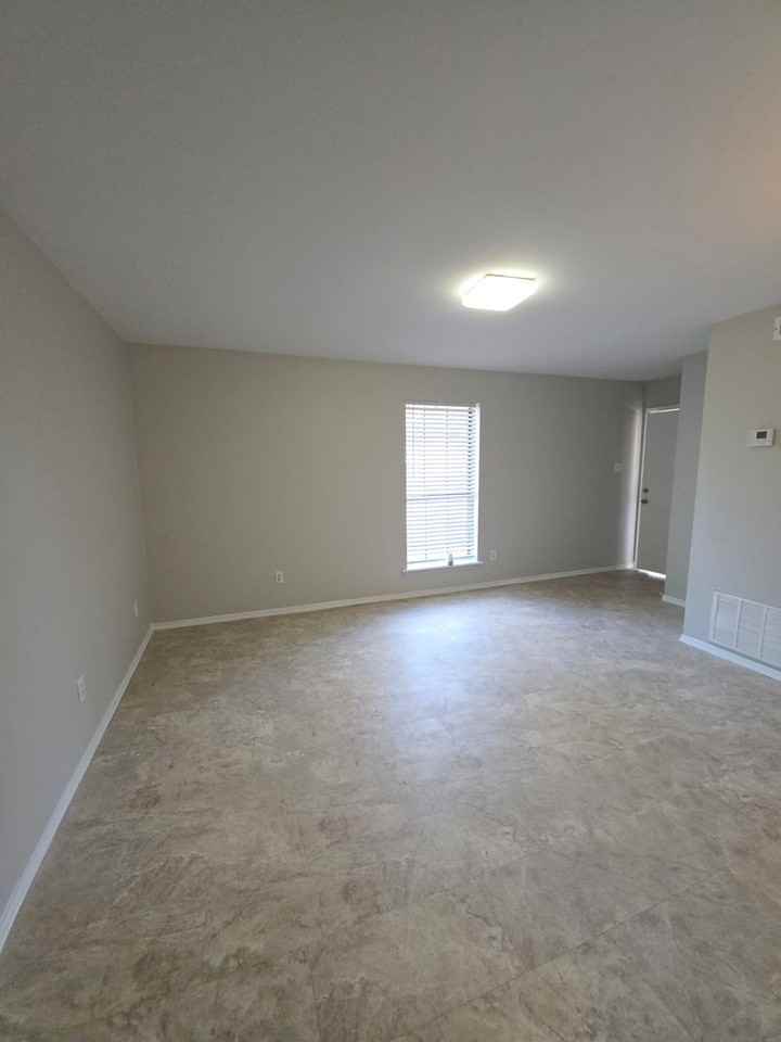 600 East 7th Street - Photo 2 of 11