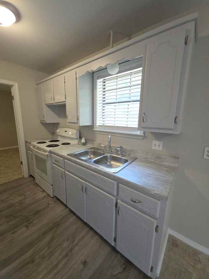 600 East 7th Street - Photo 5 of 11