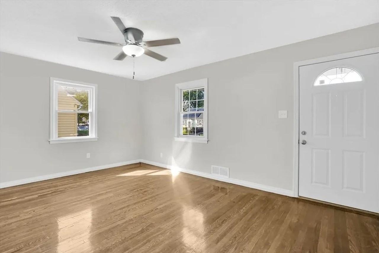 55 Pheland St - Photo 3 of 26