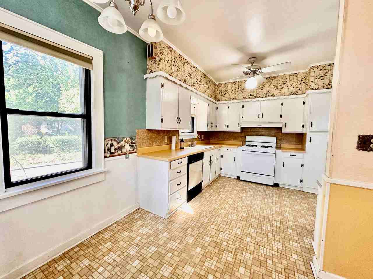 1947 Nw 20th St - Photo 6 of 29