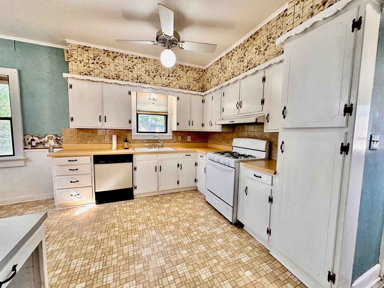 1947 Nw 20th St - Photo 7 of 29