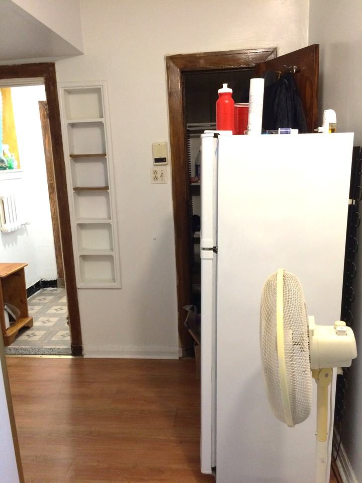 Looking for quiet student,Furnished & Utilities INCLUDED(Mcgill) - Photo 5 of 12