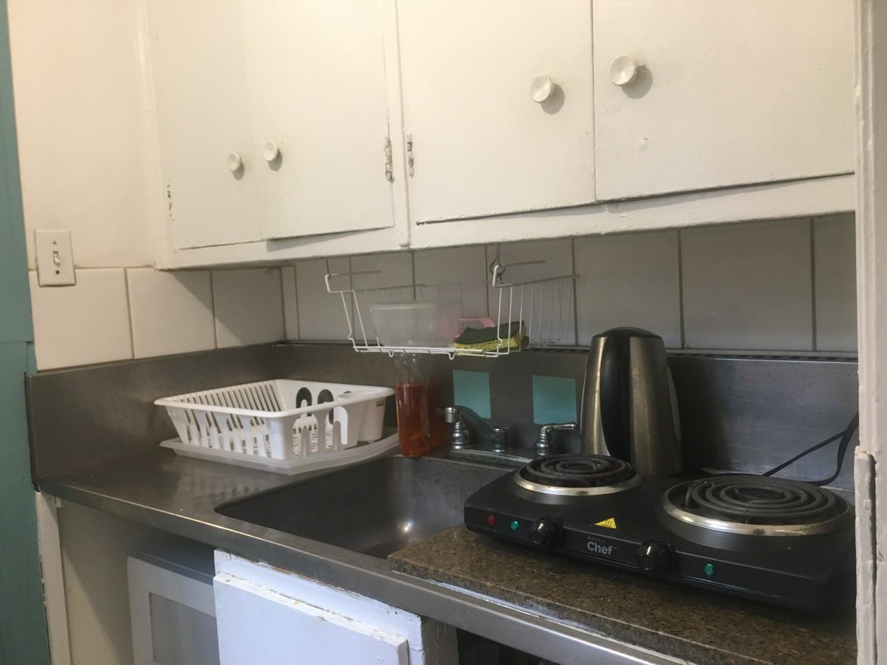 Looking for quiet student,Furnished & Utilities INCLUDED(Mcgill) - Photo 6 of 12