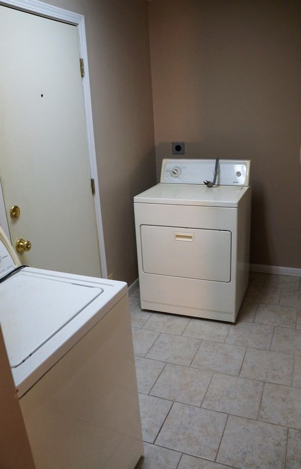 1141 Ne Chester Ave #4 - Photo 4 of 8