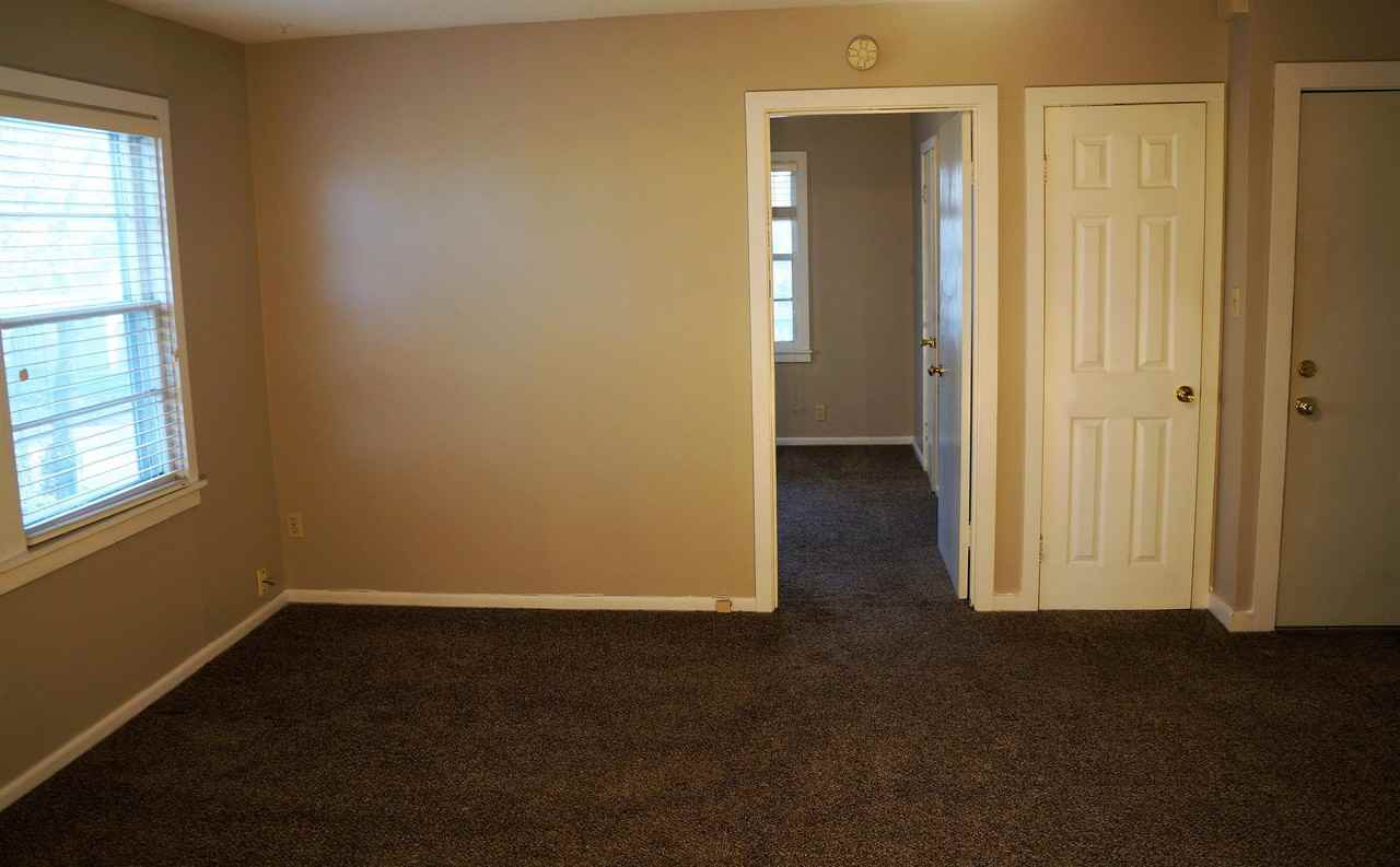 1141 Ne Chester Ave #4 - Photo 3 of 8