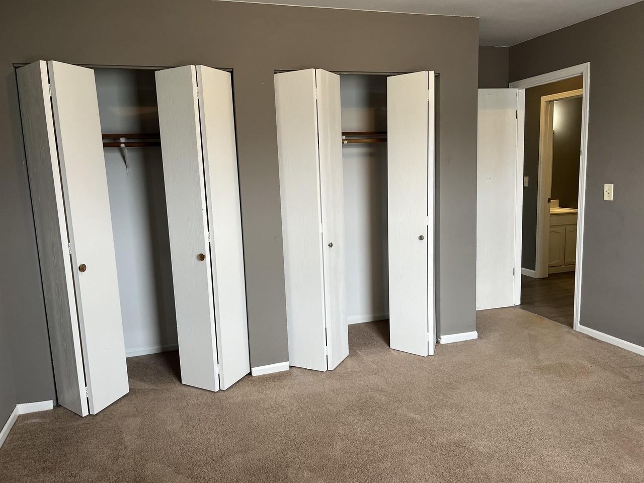 320 Stratford Way #2 - Photo 6 of 8