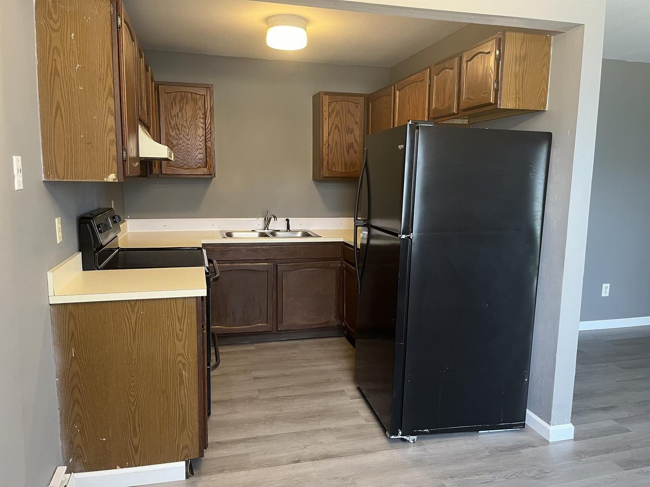 320 Stratford Way #2 - Photo 4 of 8