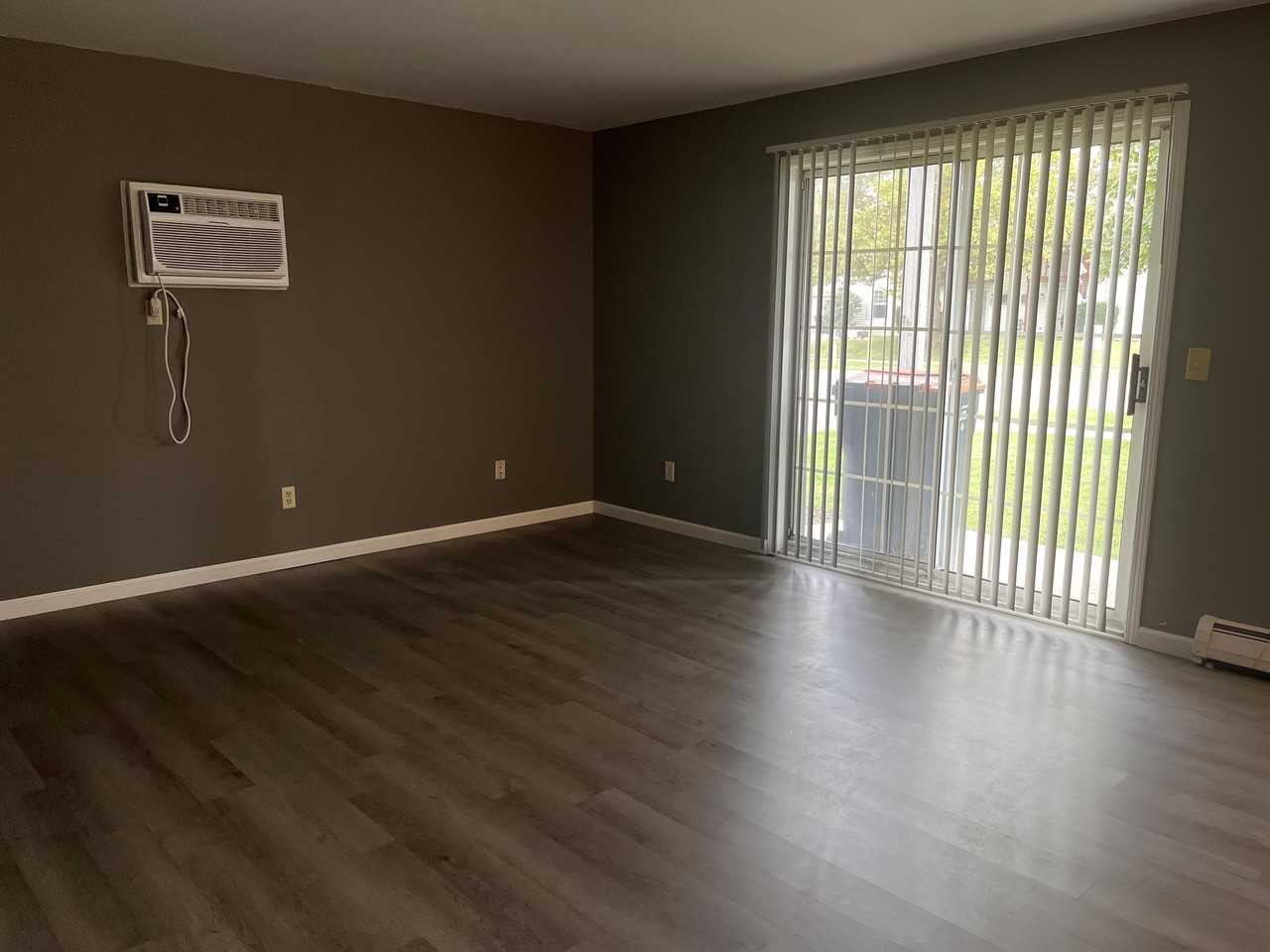 320 Stratford Way #2 - Photo 5 of 8