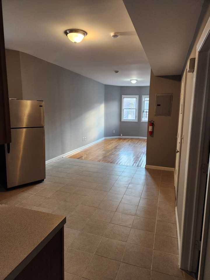 93 Astor St #2 - Photo 4 of 8