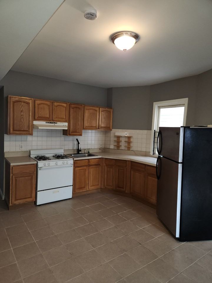 93 Astor St #2 - Photo 7 of 8