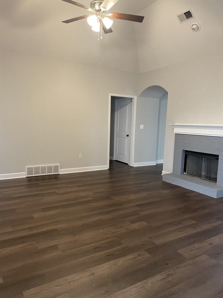 10230 Adikson Dr - Photo 5 of 24