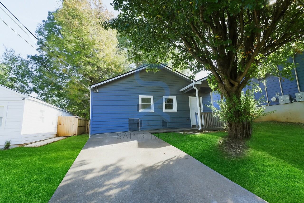 1056 Grant Way Se - Photo 3 of 19