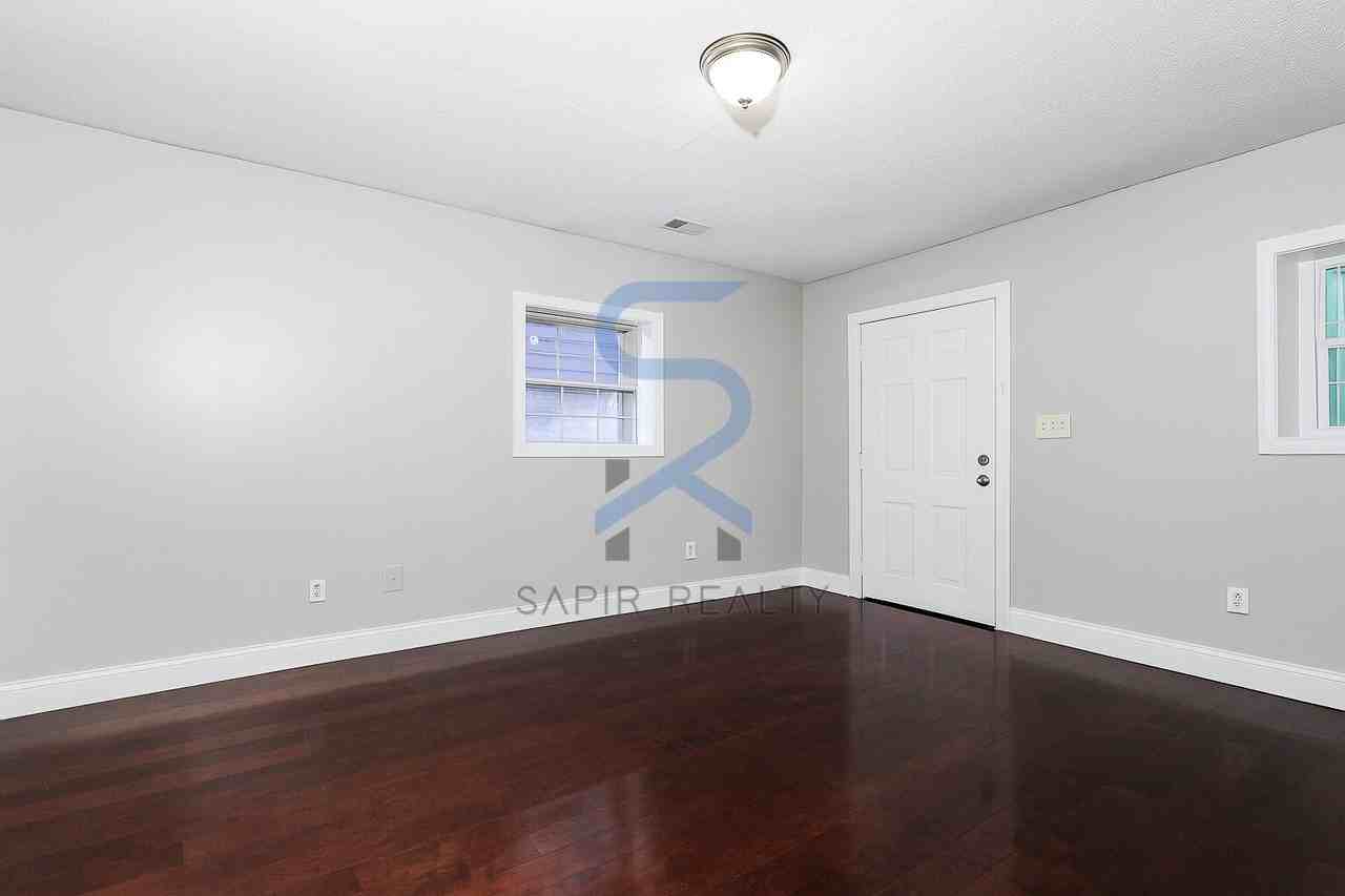 1056 Grant Way Se - Photo 4 of 19