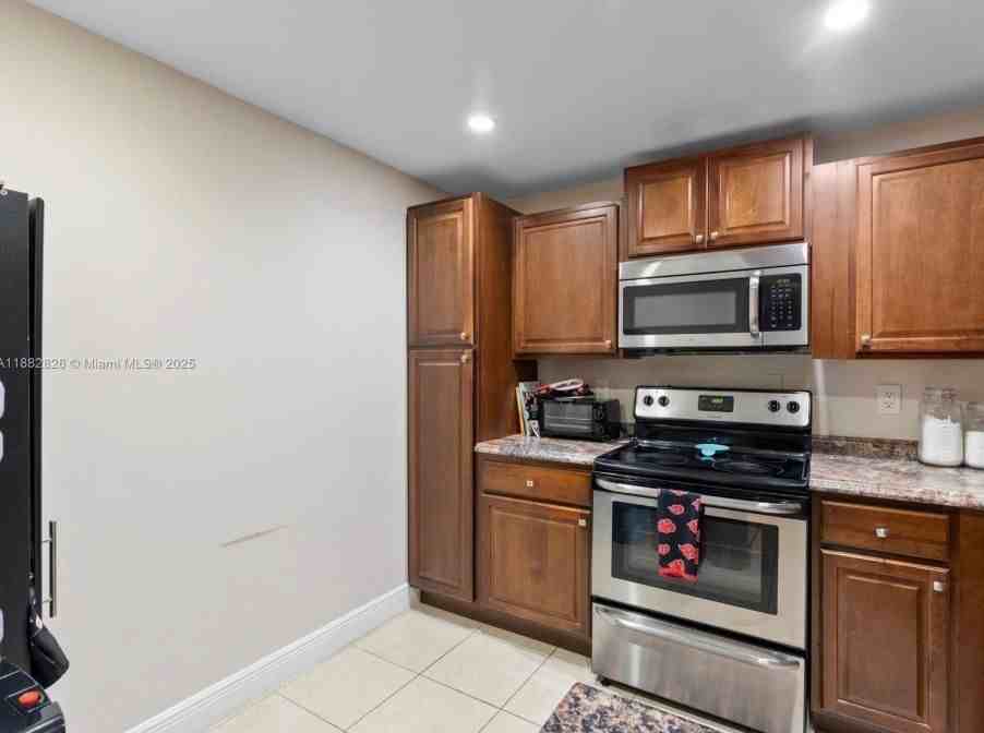 8401 W Sample Rd ##28 - Photo 3 of 14