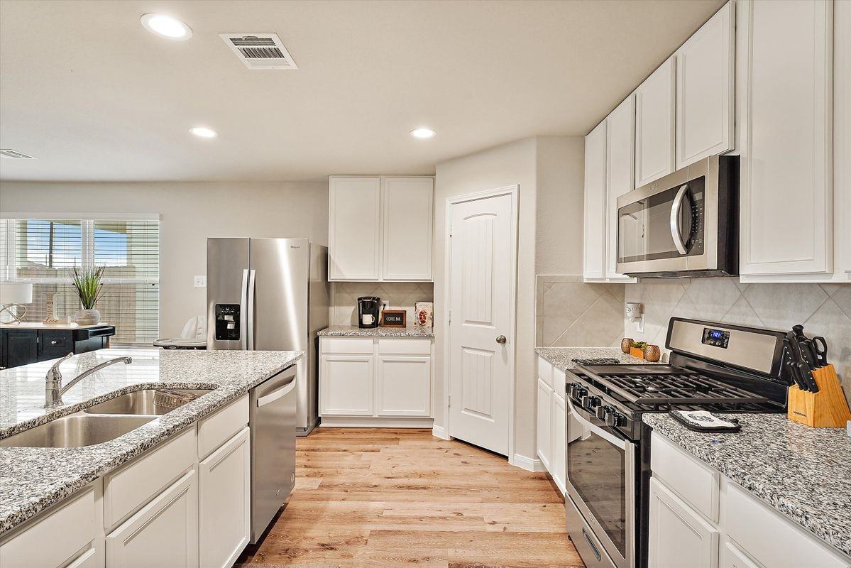 3242 Alberelli Dr - Photo 6 of 27