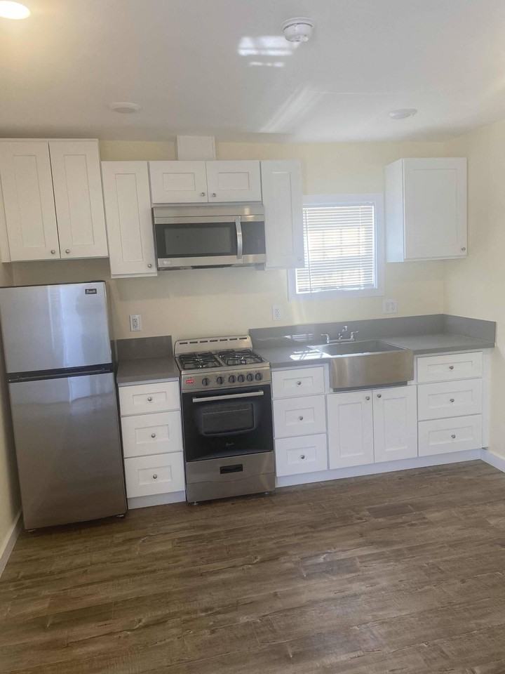 1141-1147 E Florence Ave - Photo 2 of 5