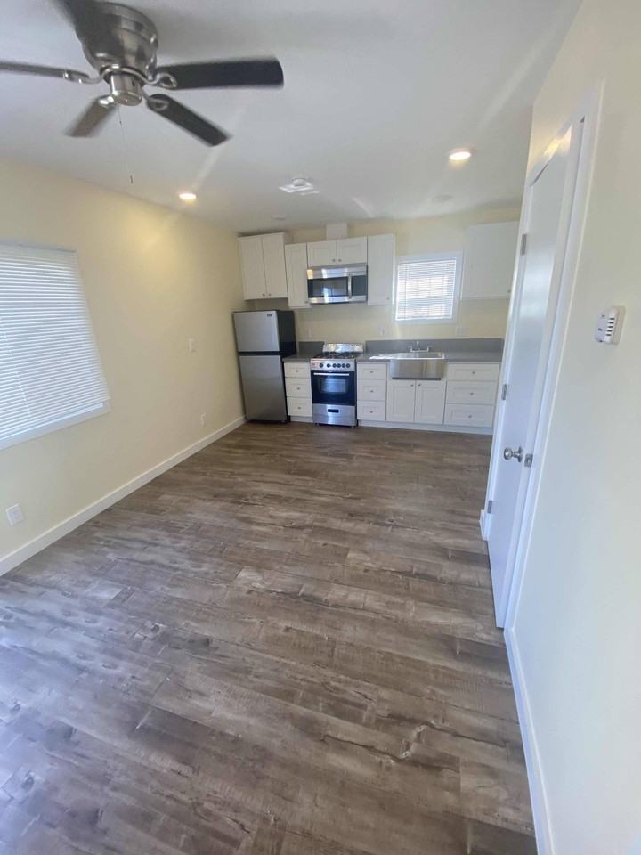 1141-1147 E Florence Ave - Photo 3 of 5