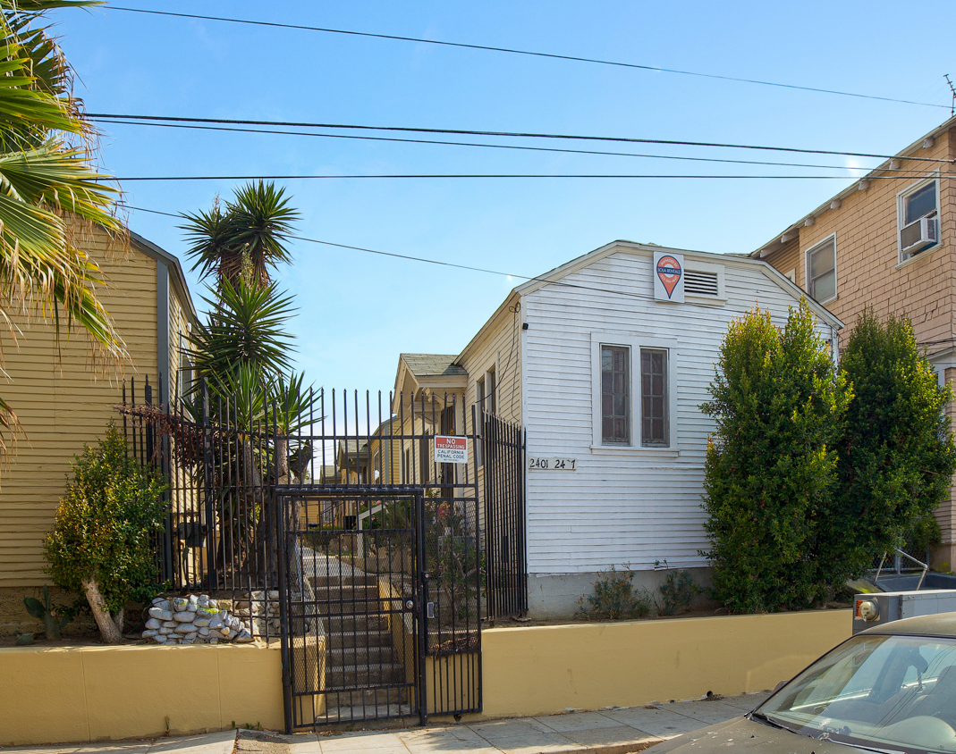 2401 W 10th St - Photo 2 of 14