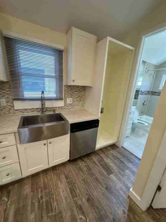 2401 W 10th St - Photo 6 of 14