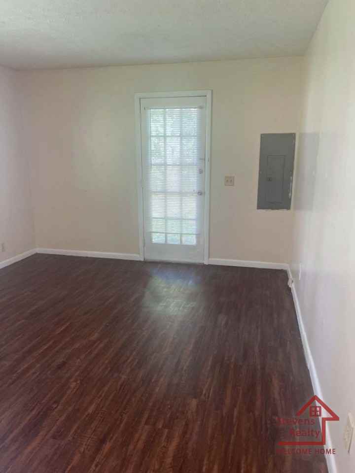 2050 Wildwood Rd - Photo 7 of 11