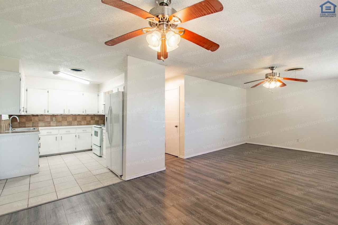 717 Southwest Ranch Oak Boulevard - Photo 7 of 29