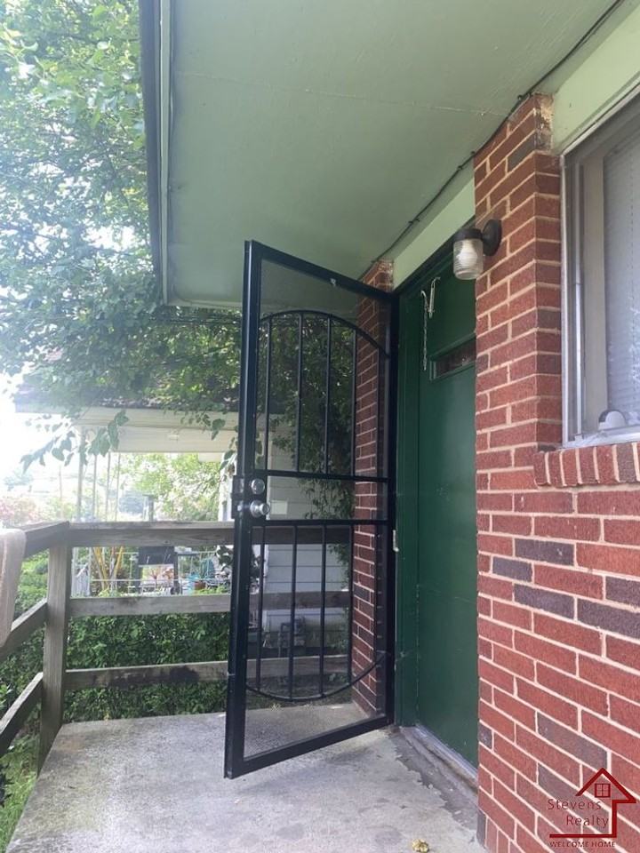 1918 Ivy Street - Photo 3 of 20