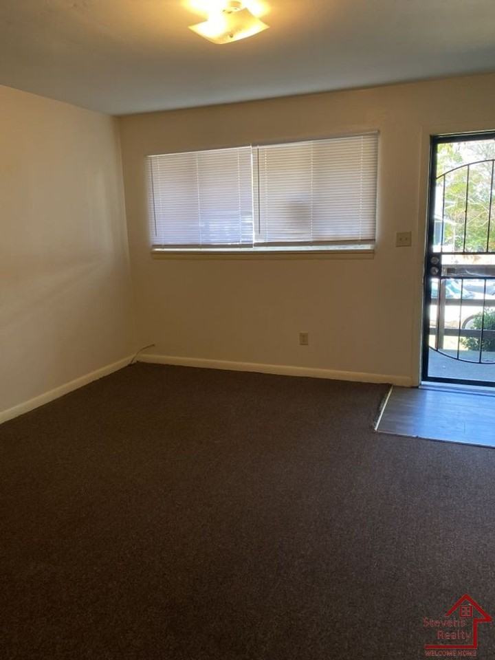 1918 Ivy Street - Photo 6 of 20