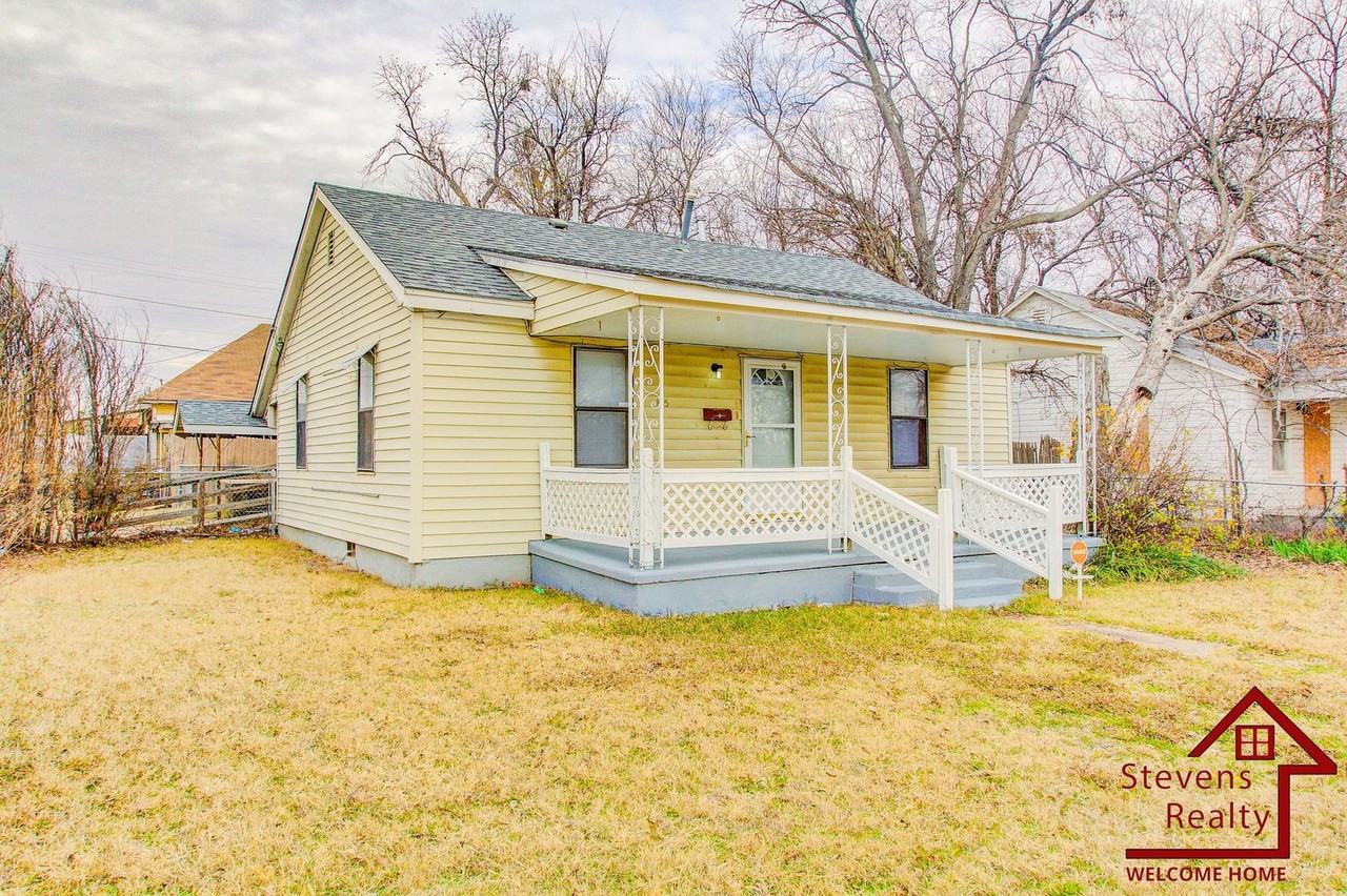 815 Sw H Ave - Photo 3 of 14